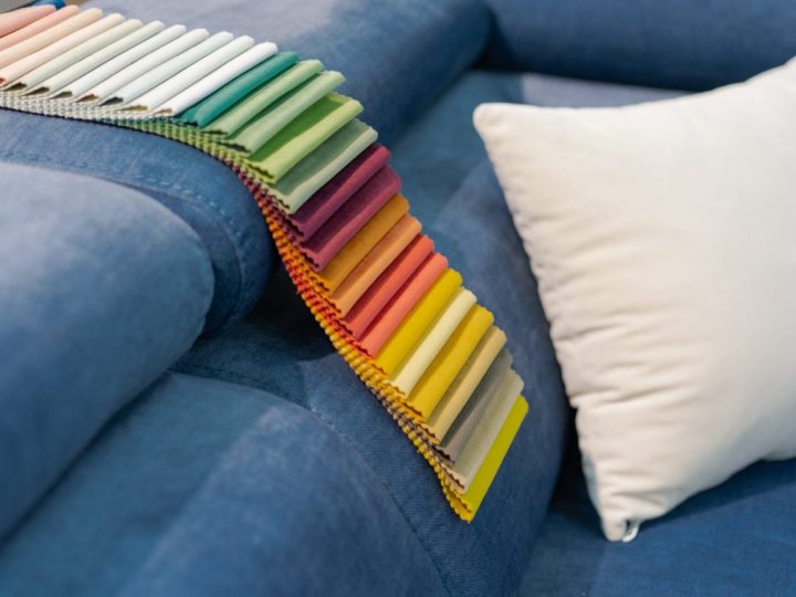 Comment choisir le tissu idéal pour votre canapé IKEA ?
